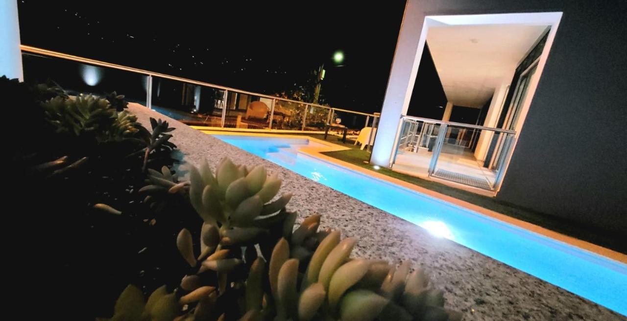 Geresmarinahouseヴィラ エクステリア 写真